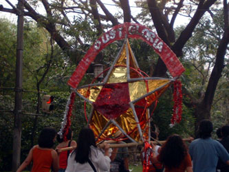 CONTEND-UP's lantern at the Lantern Parade, UP Academic Oval (17 December 2003)